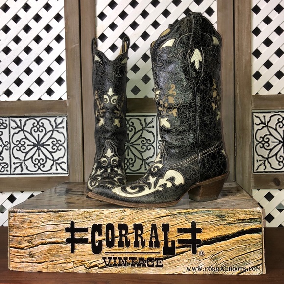 Corral Shoes - Women’s Bone Vintage Lizard Overlay Corral Boots